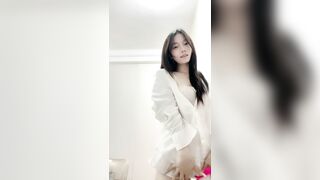 极品高颜值小姐姐『糖心蛋蛋』清纯嫩妹逼脸同框跳蛋自慰，极品粉嫩身材男人看了就想侵犯2