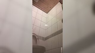 快餐店女厕真实偷拍，超多小姐姐方便，闷骚眼镜妹的豹纹透明内裤简直太撩人了8