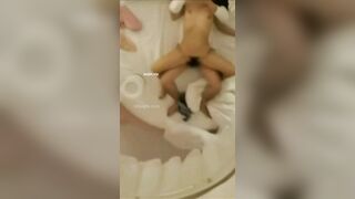 -2025年7月，【年度最骚反差人妻婊】，每帧表情都足够骚，本期看点上帝视角啪，酒店房间门口和窗外露出啪