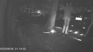 传说中的国产野外放尿神作两位姑娘光顾临路边老赵家大牌档嫌弃厕所太脏偷偷到停车场随地大小便活该被偷拍