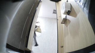 精品厕拍③，美女多多商场女厕真实偷拍，超多小姐姐入镜，后位近景大白屁股像坐在镜头上一样13