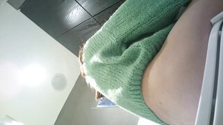 餐厅女厕全景偷拍风韵少妇 人美B肥.a