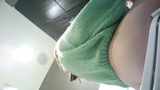 餐厅女厕全景偷拍风韵少妇 人美B肥.a