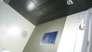 餐厅女厕全景偷拍风韵少妇 人美B肥.a