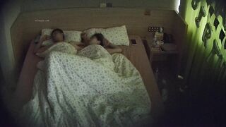 七月最新酒店偷拍 骚妹为男友23岁庆生布置浪漫现场也把自己包装好送他穿上情趣丝袜做爱11