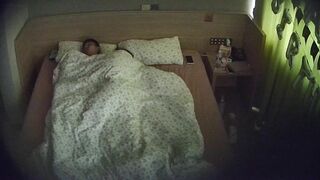 七月最新酒店偷拍 骚妹为男友23岁庆生布置浪漫现场也把自己包装好送他穿上情趣丝袜做爱11