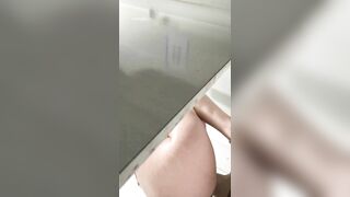 大神潜入办公楼女厕近距离贴B拍6位美女同事的各种鲍鱼.