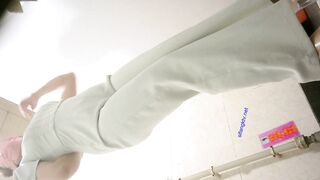 大神潜入商场女厕全景偷拍 多位高颜值小姐姐各种极品鲍鱼.