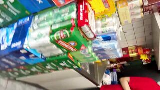 大神潜入商场女厕高清后拍多位美女 各种神秘的花园