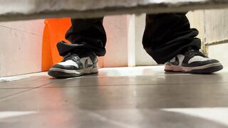 大神潜入商场女厕高清后拍多位美女 各种神秘的花园