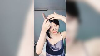 7月新品，极品舔屏阿黑颜女神【蘸点蜜桃酱】门槛福利，太懂男人了，口活技术一流，高潮脸道具深喉8