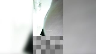 小逼逼有点张开但是看着确很紧的学生妹拉屎，小逼都有点反光了