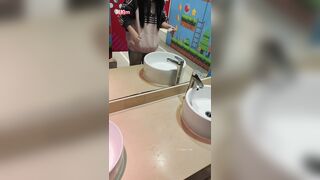 大神潜入购物中心女厕❤️近距离偷拍14位美女的各种鲍鱼