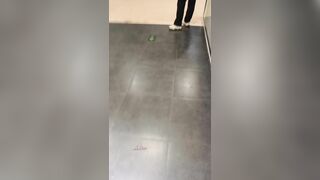 大神潜入购物中心女厕 近距离偷拍14位美女的各种鲍鱼