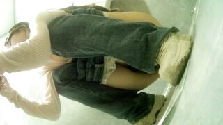 台球厅全景偷拍多位高颜值美少妇 人美B更美.