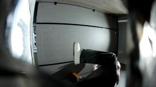 火锅店女厕全景偷拍多位美女食客 还有一位喝多的小姐姐一不小心摔倒了