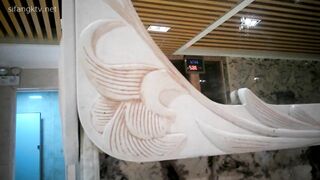 洗浴中心内部员工偷拍两位极品美少妇 B毛浓郁身材不胖也不瘦刚刚好