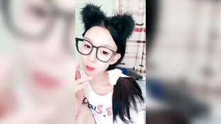 电报付费内容 舞蹈系校花学妹【小涵宝宝】护士制服 丝袜诱惑 抖音风骚舞，道具自慰1