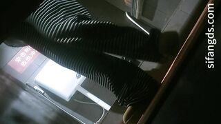 大神潜入餐厅女厕固定摄像头偷拍 几位美女食客的极品鲍鱼