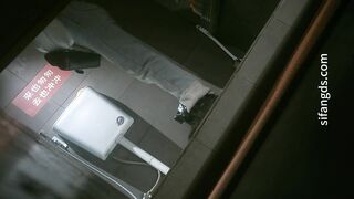 大神潜入餐厅女厕固定摄像头偷拍 几位美女食客的极品鲍鱼