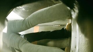 大神潜入办公楼女厕全景贴B偷拍❤️极品御姐的粉嫩美鲍鱼1