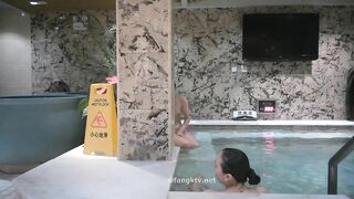 洗浴中心内部员工偷拍 几位白嫩的学妹洗澡、泡汤