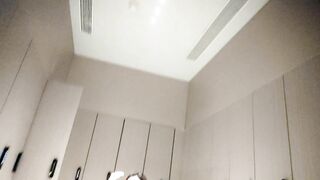 澡堂一路跟拍小姐姐清洗身体 镜子前化妆搓身体乳闺蜜浓密大黑B