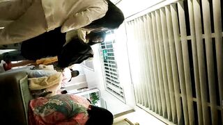 大众浴室大神男扮女装一路游走偷拍 众多的美女少妇洗澡换衣服