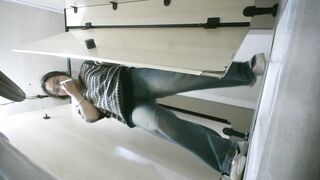 大神潜入高校女厕后拍几位大长腿学妹 人美B嫩