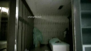 洗浴中心内部员工偷拍 几位白白嫩嫩的美少妇洗澡换衣服11