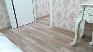 邪恶三人组下药迷翻麻将馆认识的小嫂子❤️轮流把玩她的小黑B5