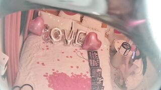 八月最新精品酒店偷拍 布置浪漫现场庆祝一周年庆祝结束 温柔良家型小姐姐被男友狠操两次17