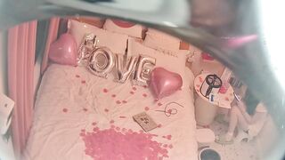 八月最新精品酒店偷拍 布置浪漫现场庆祝一周年庆祝结束 温柔良家型小姐姐被男友狠操两次17