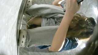 大神潜入KTV女厕全景偷拍20位美女嘘嘘❤️还有几位女神级的少妇人美B嫩4