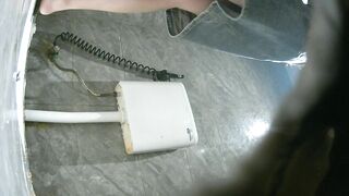 大神潜入KTV女厕全景偷拍20位美女嘘嘘❤️还有几位女神级的少妇人美B嫩2