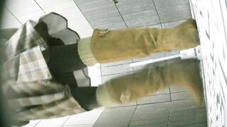 CC大神酒店女厕全景偷拍11位美女 各种美鲍鱼完美展示3