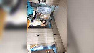 全网首发，七月最新私密小群内部分享。禽兽哥哥用玩具偷拍大一放暑假的妹妹日常换衣服，洗澡。强力推荐9