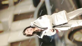 大神潜入步行街女厕全景偷拍几位美女嘘嘘 各种小黑鲍完美展示