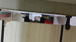 大神潜入步行街女厕全景偷拍几位美女嘘嘘 各种小黑鲍完美展示