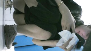 大神潜入商场女厕全景偷拍14位高颜值美女嘘嘘❤️人美B嫩2