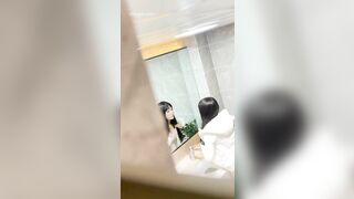 大神潜入办公楼女厕近距离抄底偷拍 5位美女同事的极品嫩鲍鱼