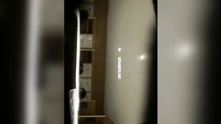 洗浴会所内部员工包内偷放 设备更衣室四处摆放偷拍浴客更衣几个好身材靓妹