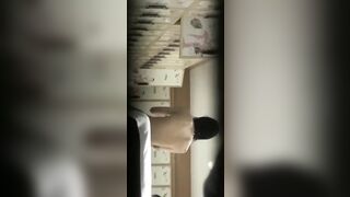 洗浴会所内部员工包内偷放 设备更衣室四处摆放偷拍浴客更衣几个好身材靓妹