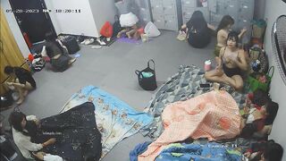 酒店摄像头破解真实记录技师房的美女技师们干啥的都有阿