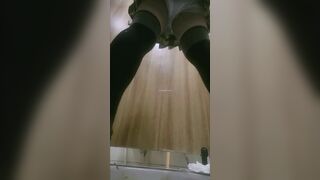 大神潜入郑州某商场女厕全景后拍众多的美女嘘嘘 各种极品鲍鱼一一展示