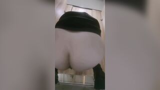 大神潜入郑州某商场女厕全景后拍众多的美女嘘嘘 各种极品鲍鱼一一展示