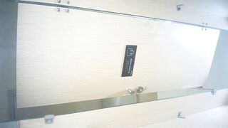 大神潜入商场女厕近距离偷拍18位美女的各种极品美鲍鱼