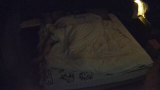 大学城2酒店9-21流出 小胖哥约漂亮学生女友开房 但小胖哥不行呐 都不敢冲 估计冲能秒射 白瞎了