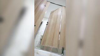 商场女厕近距离后拍几位漂亮小姐姐 粉嫩的鲍鱼就在眼前