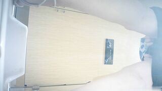 商场女厕全景后拍花裙美女 干干净净的美鲍鱼